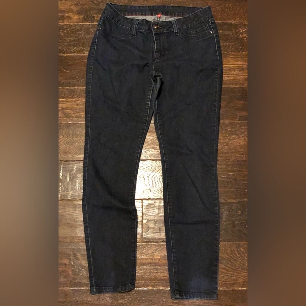 Elle Brand Skinny jeans size 10R style ELLE is a quality made clothing brand